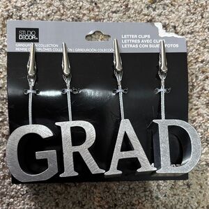 Metal Graduation GRAD Letter / Photo Clips